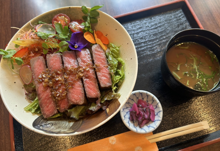 サラダステーキ丼
